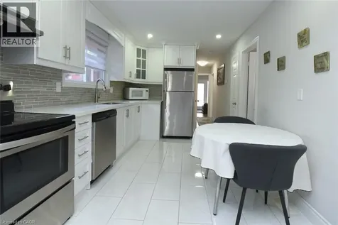 185 Rosslyn Avenue North Hamilton ON L8L 7P8