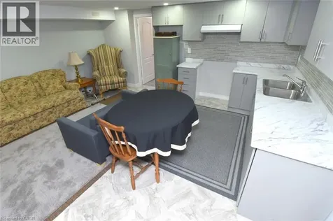 185 Rosslyn Avenue North Hamilton ON L8L 7P8