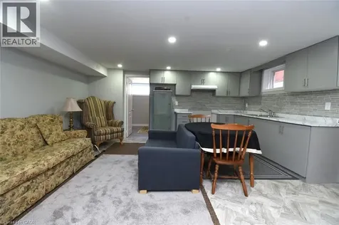 185 Rosslyn Avenue North Hamilton ON L8L 7P8