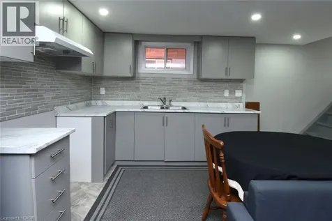 185 Rosslyn Avenue North Hamilton ON L8L 7P8