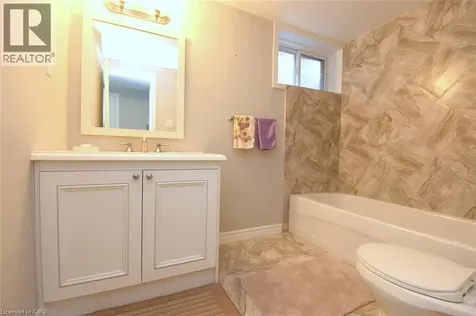 185 Rosslyn Avenue North Hamilton ON L8L 7P8