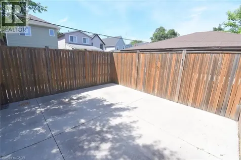 185 Rosslyn Avenue North Hamilton ON L8L 7P8
