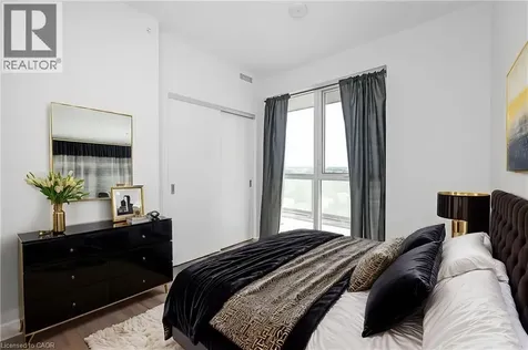 2087 Fairview Street Burlington ON L7R 2C8