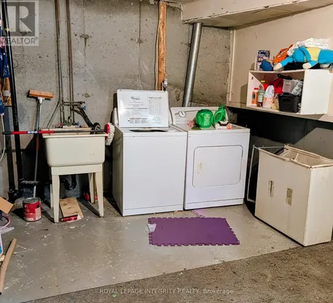 1332 Foxwell Street Ottawa ON K1B 5J2