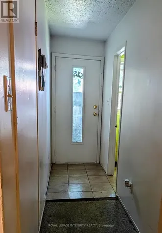1332 Foxwell Street Ottawa ON K1B 5J2