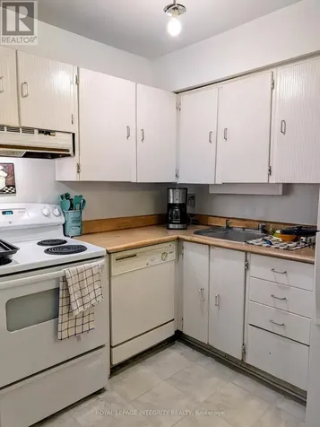 1332 Foxwell Street Ottawa ON K1B 5J2