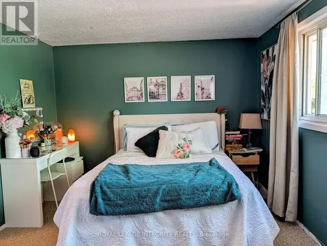 1332 Foxwell Street Ottawa ON K1B 5J2