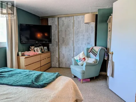 1332 Foxwell Street Ottawa ON K1B 5J2