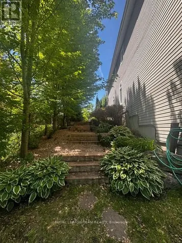 594 Overland Drive Ottawa ON K2S 0T1