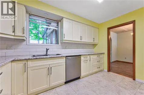 16 Dogwood Place Cambridge ON N3C 2Z4