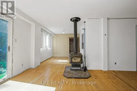 33 Estelle Crescent Ottawa ON K2H 5W9