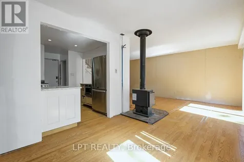 33 Estelle Crescent Ottawa ON K2H 5W9