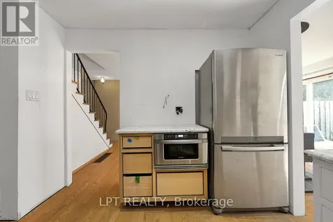 33 Estelle Crescent Ottawa ON K2H 5W9