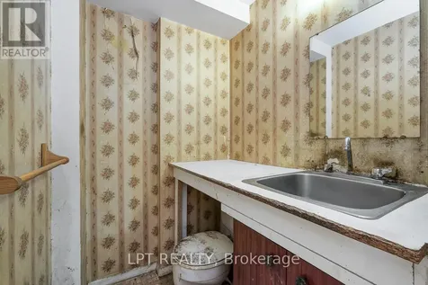 33 Estelle Crescent Ottawa ON K2H 5W9