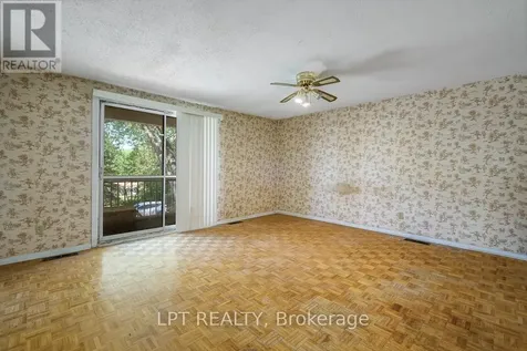 33 Estelle Crescent Ottawa ON K2H 5W9