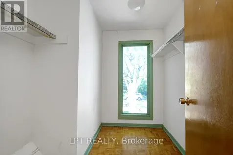 33 Estelle Crescent Ottawa ON K2H 5W9
