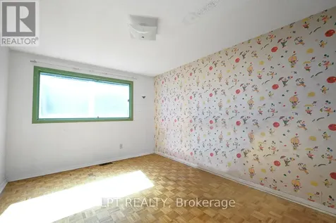 33 Estelle Crescent Ottawa ON K2H 5W9
