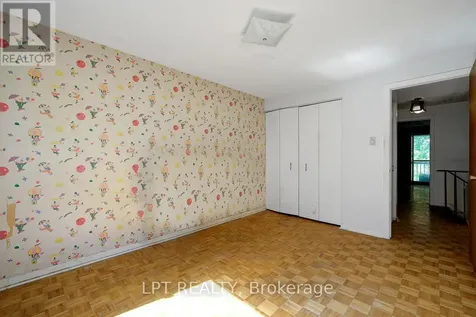33 Estelle Crescent Ottawa ON K2H 5W9