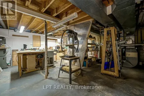 33 Estelle Crescent Ottawa ON K2H 5W9