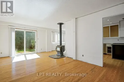 33 Estelle Crescent Ottawa ON K2H 5W9