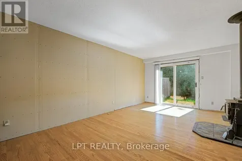 33 Estelle Crescent Ottawa ON K2H 5W9
