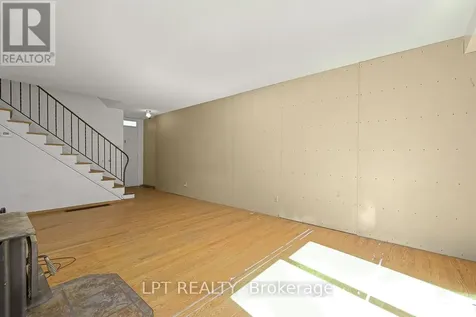 33 Estelle Crescent Ottawa ON K2H 5W9