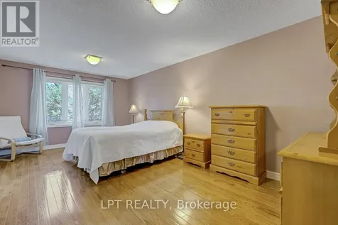 72 Westpointe Crescent Ottawa ON K2G 5Y9