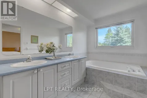 72 Westpointe Crescent Ottawa ON K2G 5Y9
