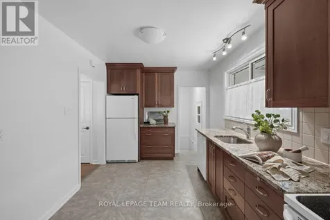 1218 Cline Crescent Ottawa ON K2C 2P2