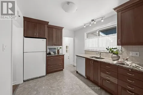 1218 Cline Crescent Ottawa ON K2C 2P2