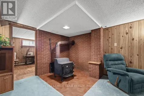 1218 Cline Crescent Ottawa ON K2C 2P2