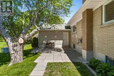 1218 Cline Crescent Ottawa ON K2C 2P2
