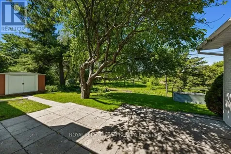 1218 Cline Crescent Ottawa ON K2C 2P2