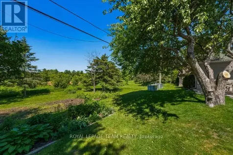 1218 Cline Crescent Ottawa ON K2C 2P2