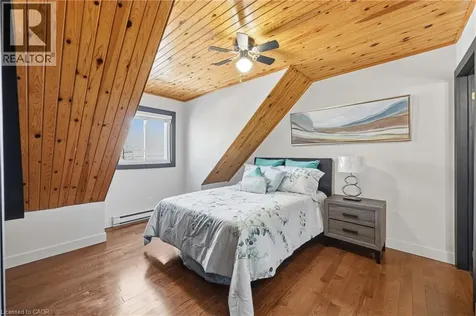 31 Hunter Street Dundas ON L9H 1E5