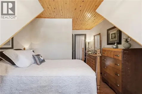 31 Hunter Street Dundas ON L9H 1E5