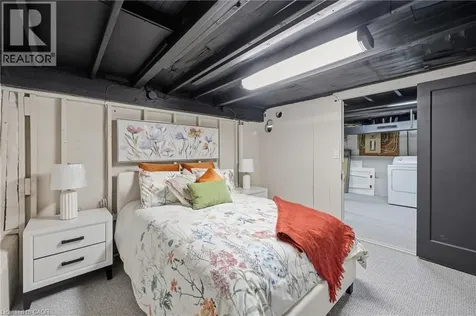 31 Hunter Street Dundas ON L9H 1E5