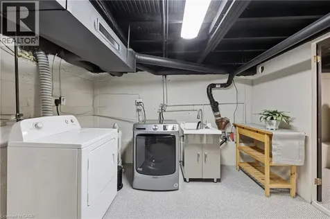 31 Hunter Street Dundas ON L9H 1E5