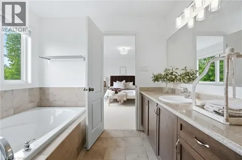 6414 Dilalla Crescent Niagara Falls ON L2H 0C9
