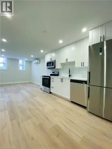 588 Barton Street East Hamilton ON L8L 2Z5