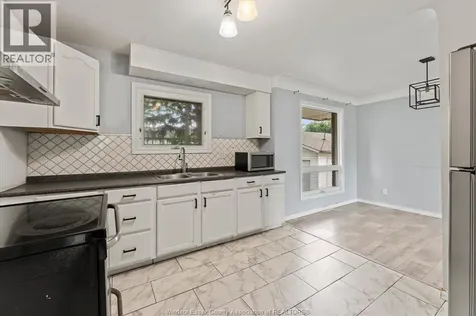 4065 Dougall Windsor ON N9G 1X4