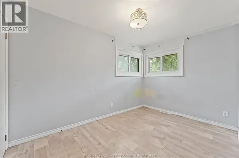 4065 Dougall Windsor ON N9G 1X4