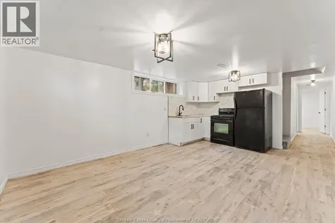 4065 Dougall Windsor ON N9G 1X4