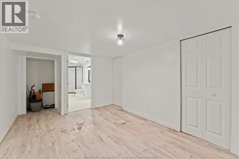 4065 Dougall Windsor ON N9G 1X4