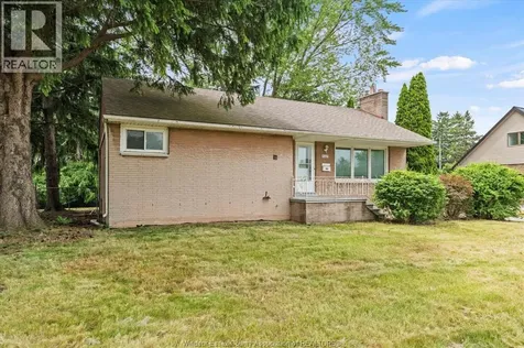 4065 Dougall Windsor ON N9G 1X4