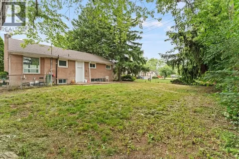 4065 Dougall Windsor ON N9G 1X4