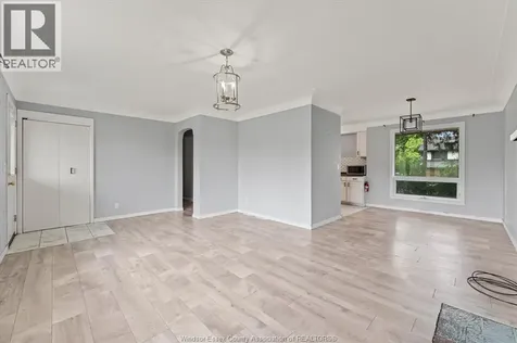 4065 Dougall Windsor ON N9G 1X4