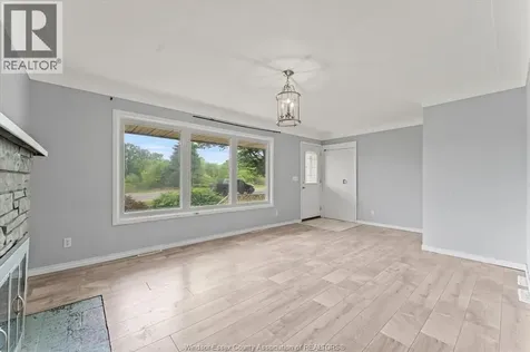 4065 Dougall Windsor ON N9G 1X4