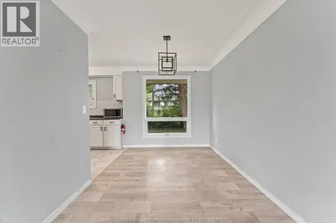 4065 Dougall Windsor ON N9G 1X4