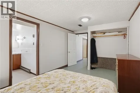 18 Pleasant Avenue Stoney Creek ON L8G 2L2